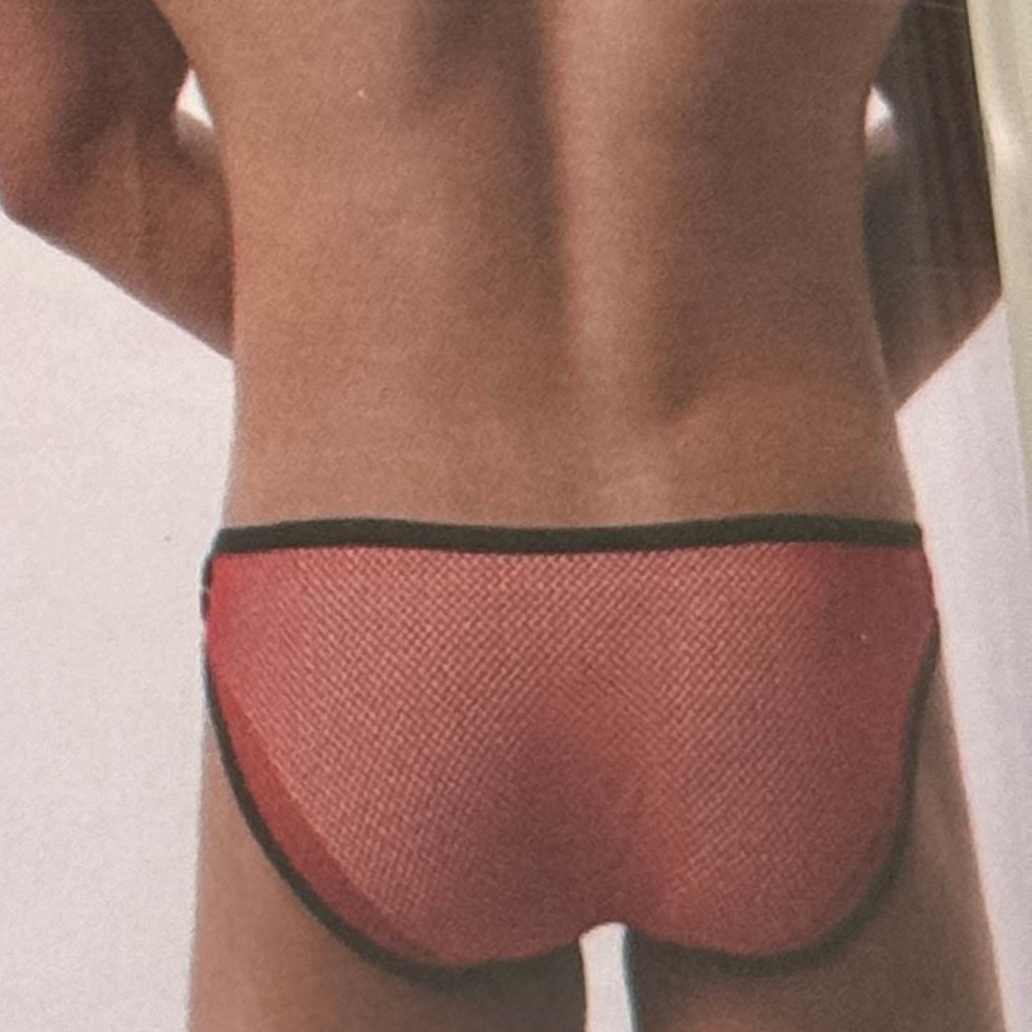 Tanga Rojo de Malla para Hombre + 4 Condones Gratis - Lencería Sexy Masculina